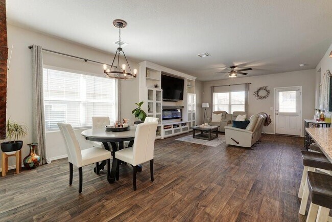 Building Photo - 5808 Ronee Leah Dr