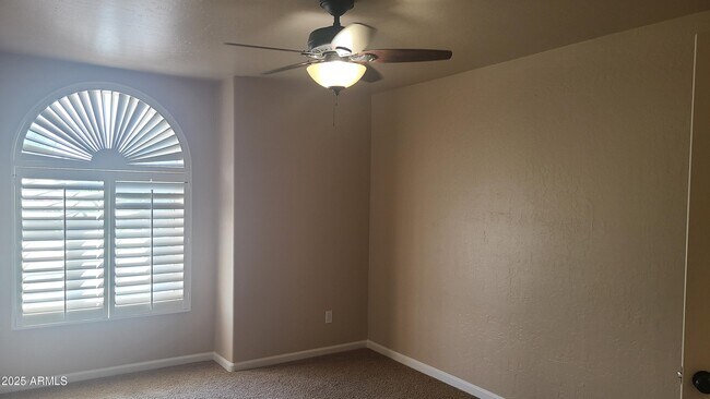 Building Photo - 1002 E Hearne Way