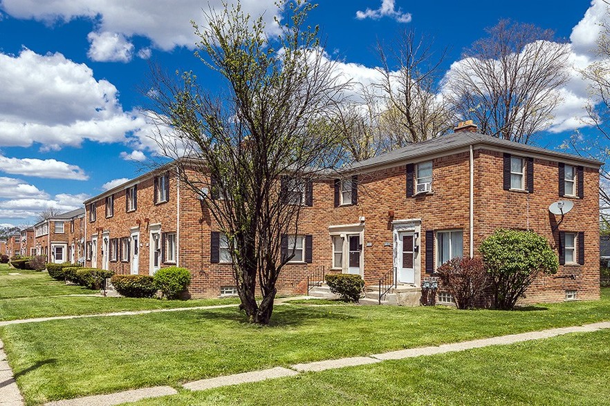 Primary Photo - Franklin Village Apartments