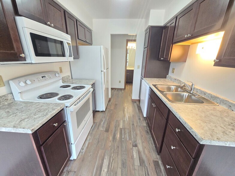 Interior Photo - Diplomat Apartments
