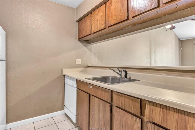 Building Photo - 1500 Olympia Way