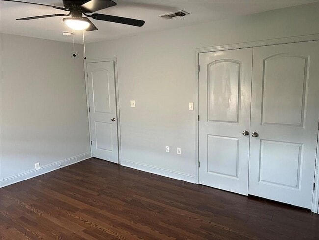 Building Photo - 3213 Golden Dr