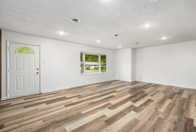 Building Photo - 6819 Woodcock Ln