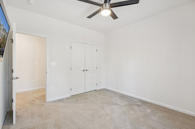 Building Photo - Welcome to this stunning 3-bedroom, 2.5-ba...