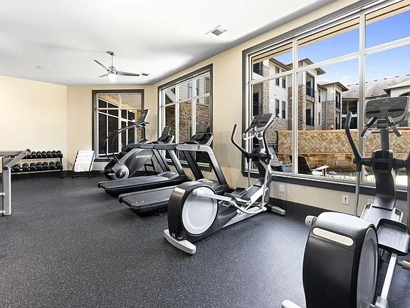 Building Photo - Live in Richmond – Get 1 Month Free Rent!
