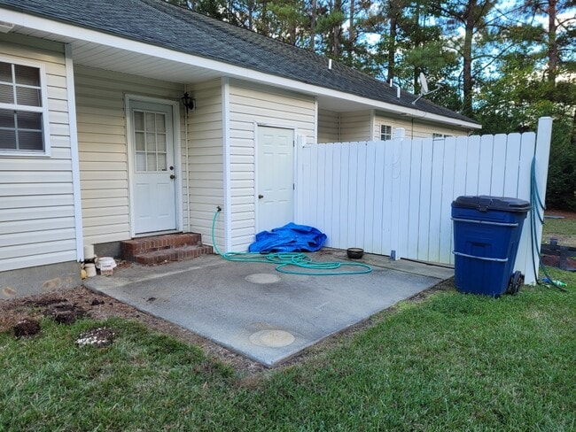 Building Photo - 1515 Barbour Rd