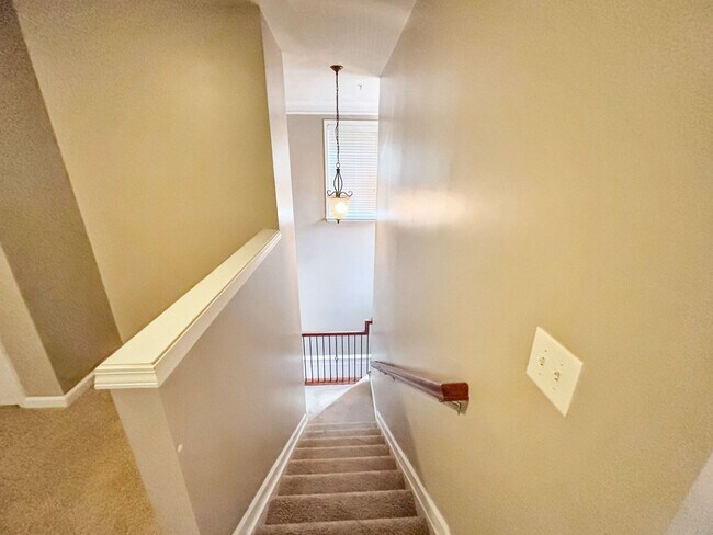 Building Photo - End Unit Townhome - 3BR, 2.5BA with Garage