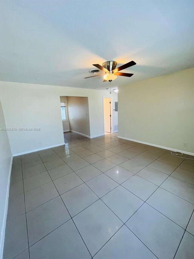 Building Photo - 2500 NW 9th Ln