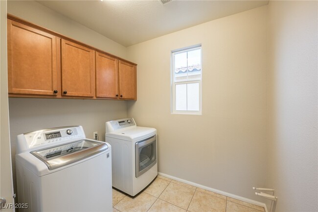 Building Photo - 3012 Camino Largo Ave