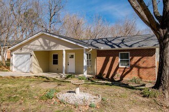 Building Photo - 3 Bedroom Ranch Style Home Just Minutes From Downtown Raleigh!