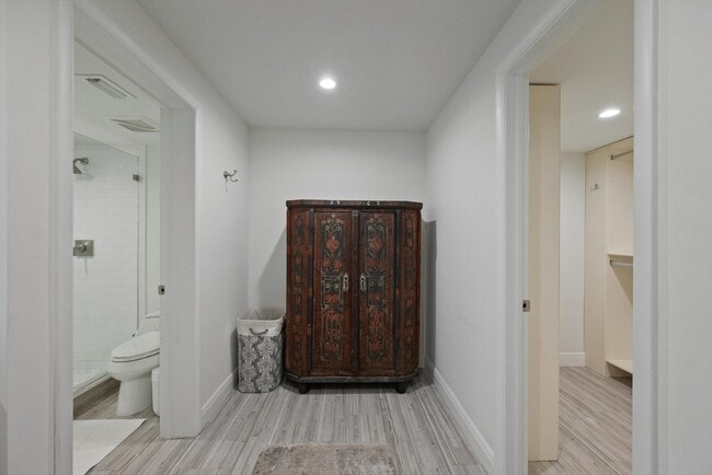 Building Photo - 11355 Pond View Dr