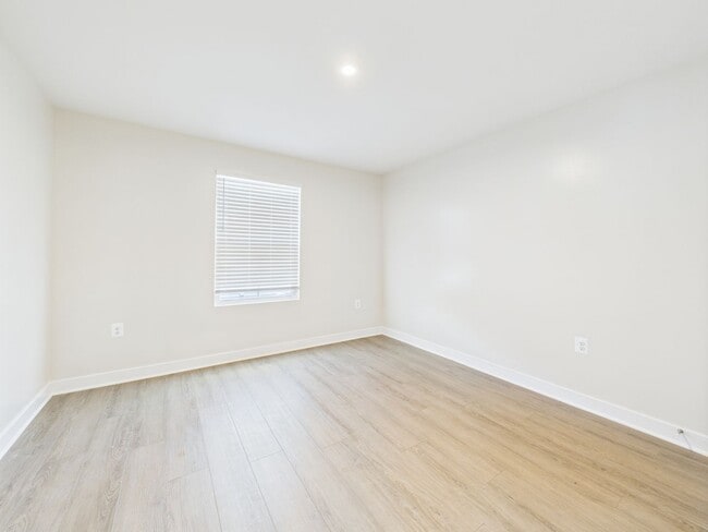Building Photo - Functional Floorplan, Modern Comfort – Wel...