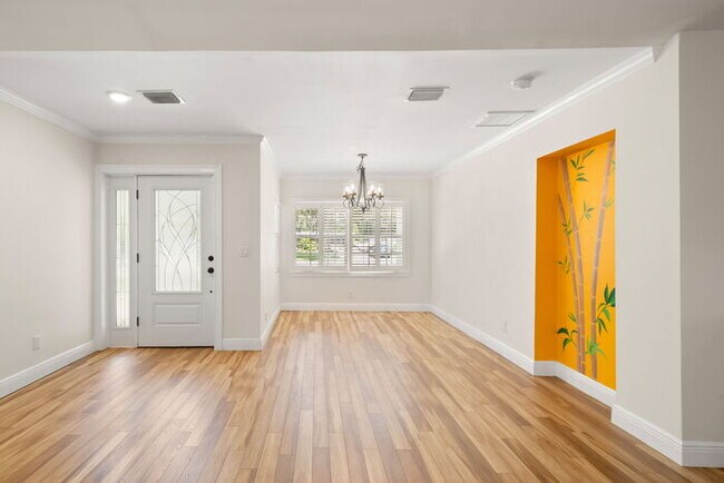 Building Photo - BEAUTIFUL Home For Rent in Lakewood Estates!