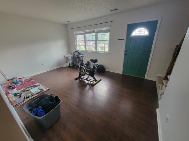 Building Photo - 10 Adriana Ct