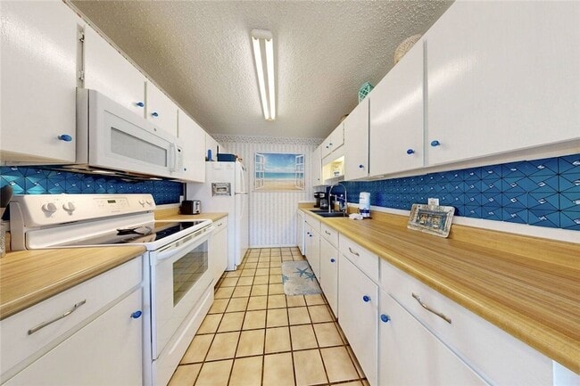 Building Photo - 15005 Windward Dr