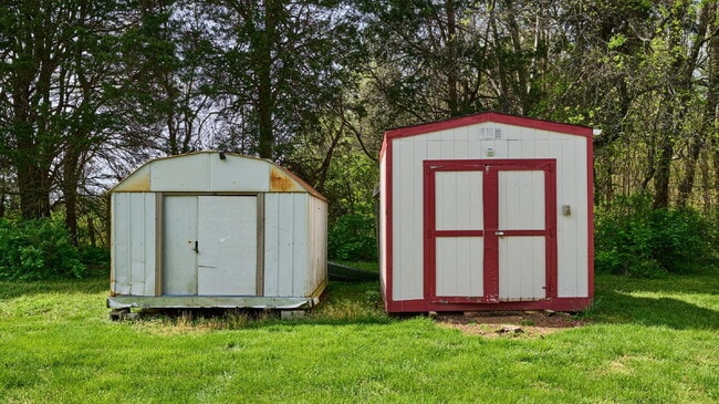 Building Photo - For Rent: 4+BR, 3BA