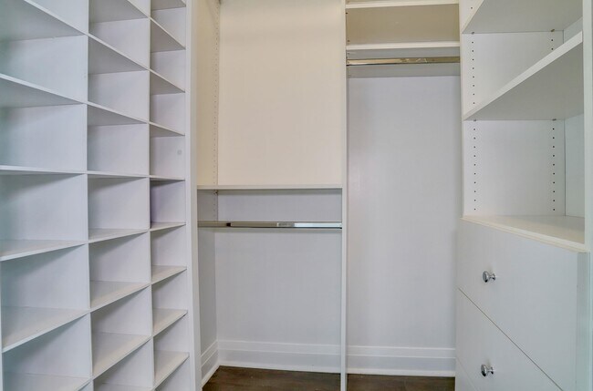 Building Photo - 1901 Summit Ave