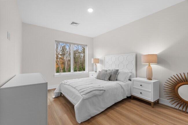 Building Photo - 5545 Park Ave