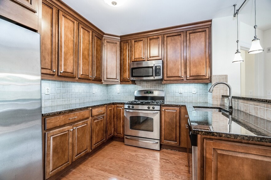 Kitchen - 101 Sheldrake Pl