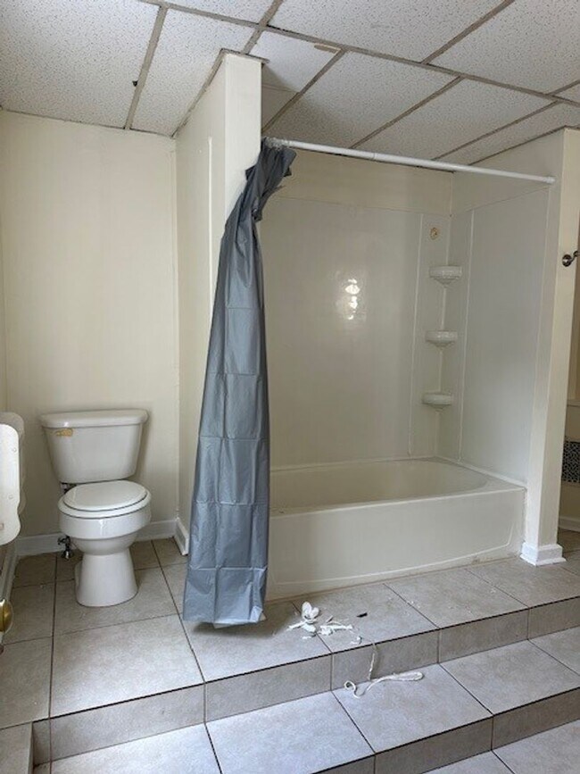 Building Photo - 204 Kelker St