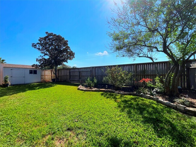 Building Photo - 9509 Dry Springs Dr