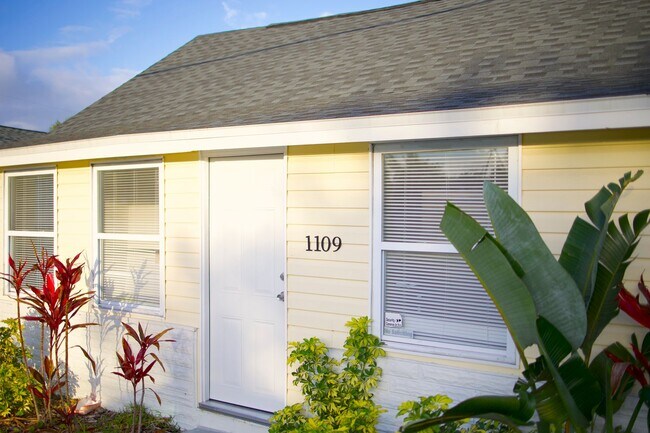 Building Photo - Spacious Clearwater Home with Modern Comforts with Private Backyard! 2bed | 1Bed