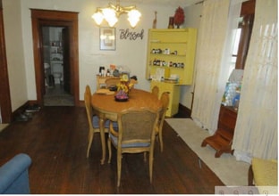 Building Photo - 832 N Larch St