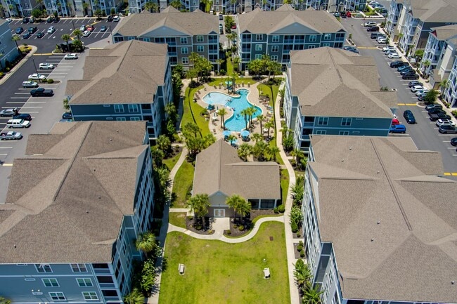 Building Photo - The Villages at Queens Harbour II