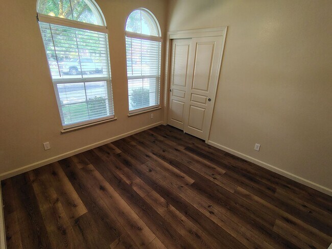 Building Photo - 363 Cabernet Dr
