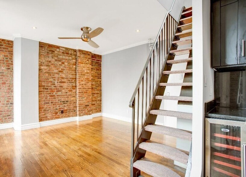 Building Photo - 234 Mott St