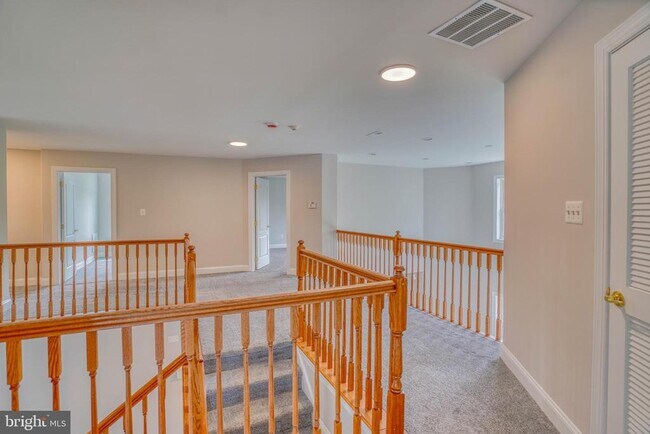 Building Photo - 9902 Player Dr