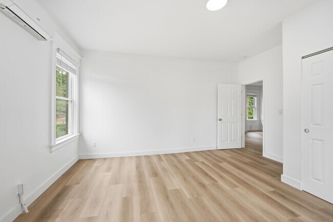 Building Photo - 568 Hale Ave