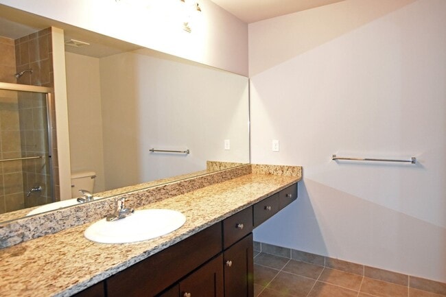 Building Photo - Shelby Twp - 3 Bedrooms, 2.5 Baths Townhouse, 2-Car Garage near Stony Creek Park