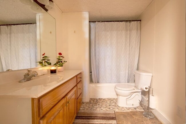 Building Photo - 1021 Farrell