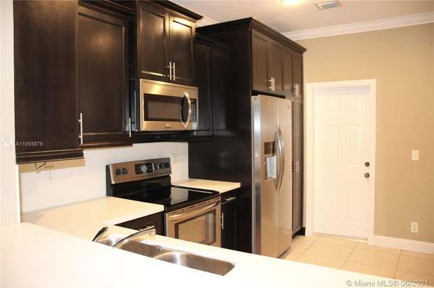 Building Photo - 4146 Forest Dr