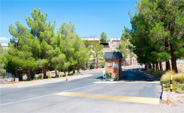 Building Photo - 4800 N Stanton St