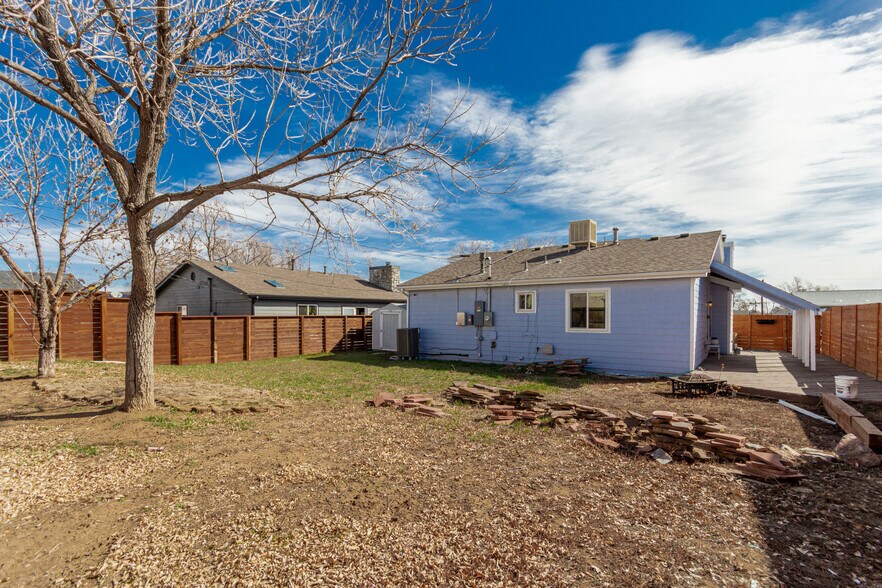 Fully fenced backyard! - 1451 S Quitman St