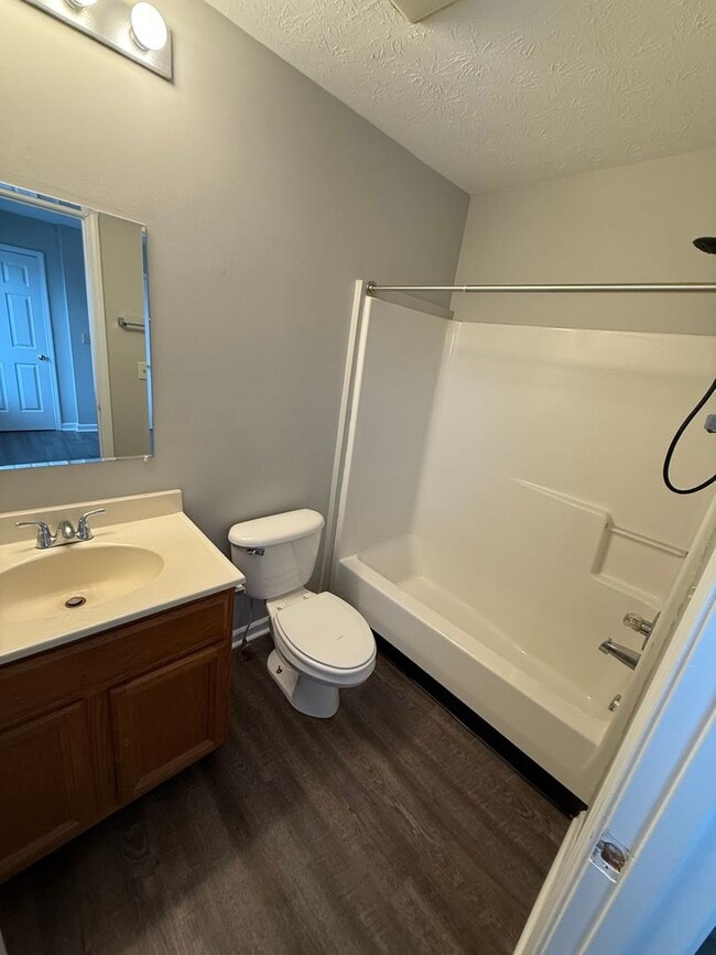 Building Photo - 223 Tanbark Dr