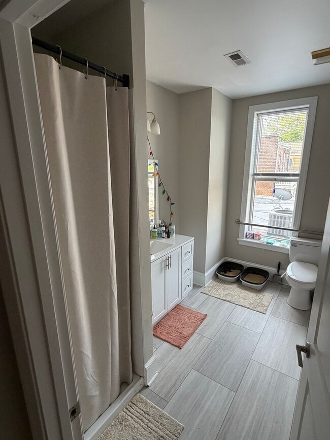 Building Photo - 1309 W Main St