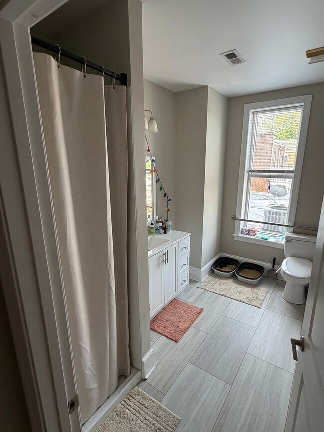 Building Photo - **$500 rent credit with lease starting on or before 08/05/2026**