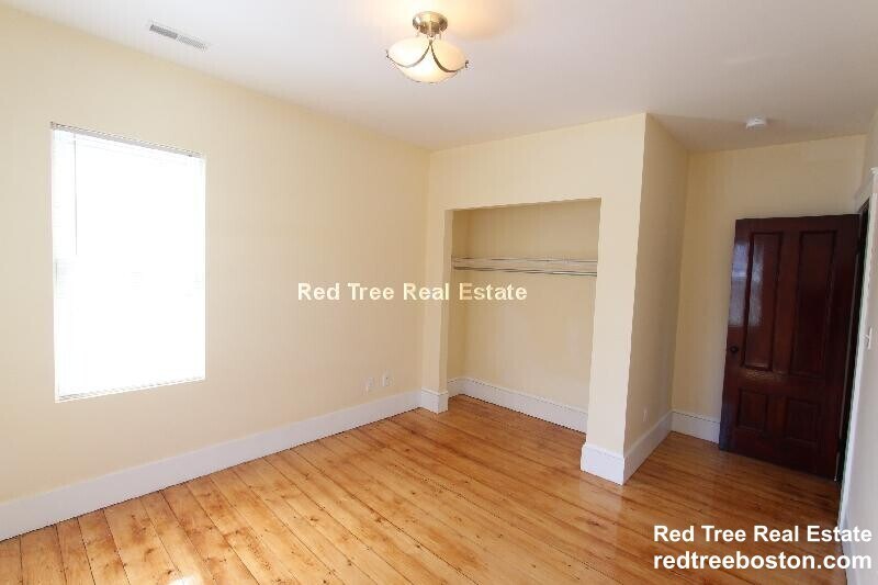 Building Photo - 5 Smythe St