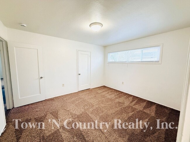 Building Photo - Beautifully Updated 3-Bedroom Home in Sout...