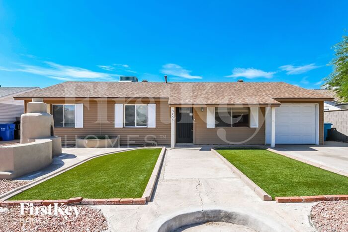 Primary Photo - 3755 E Pershing Ave