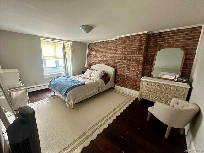 Building Photo - 118 Main St