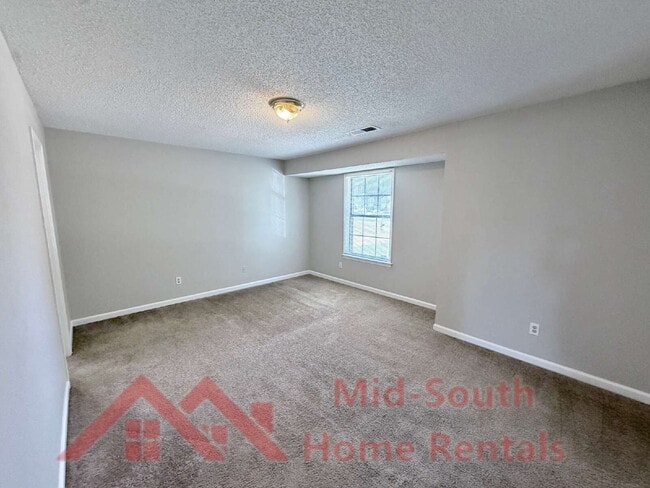 Building Photo - 6007 Hickory Cove