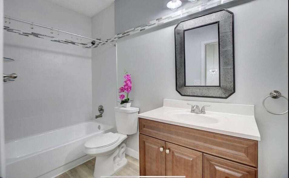 Building Photo - 5286 Sapphire Vly