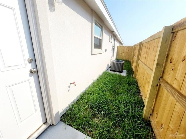 Building Photo - 3808 Las Vistas Ln