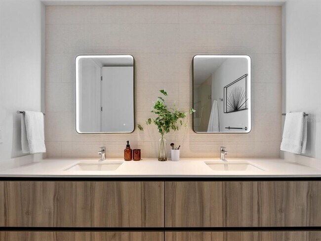 Building Photo - 1020 Sunset Point Rd