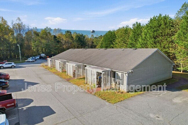 Building Photo - 120 W 52 Bypass