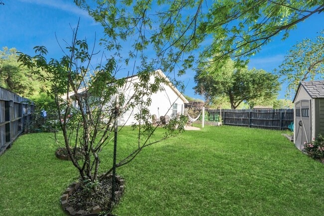 Building Photo - 1611 Bob White